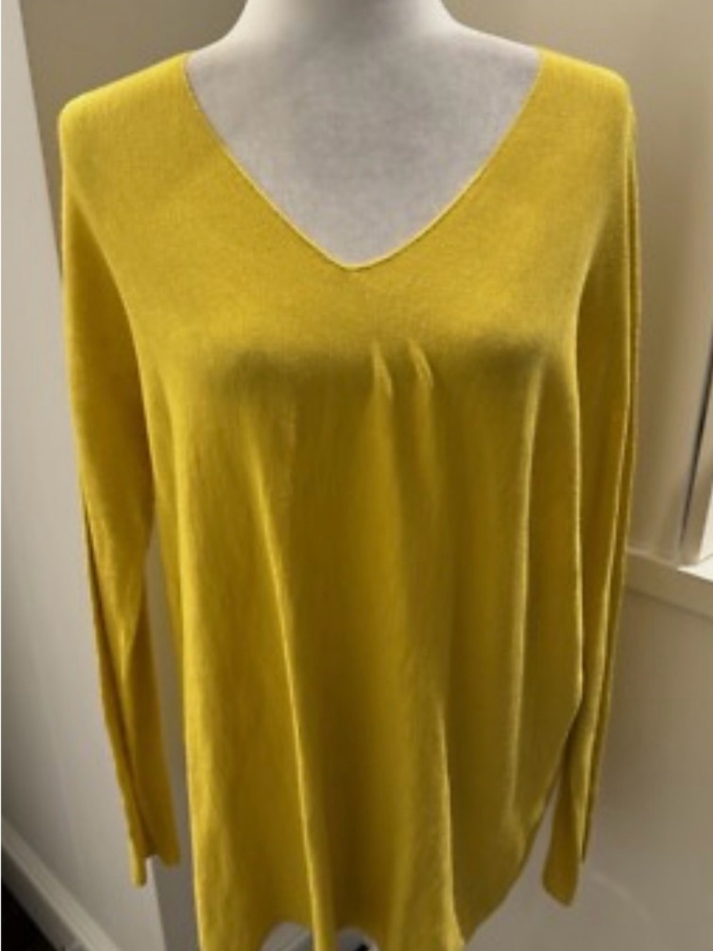 Vince Sweater, V-Neck, Long Sleeve Lightweight, 100% Cotton in Yellow. Small.